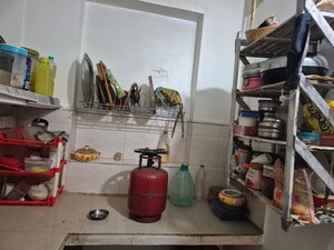 Furnished Amenities in 1.5 BHK Apartment at Mayur Vihar – for Rent