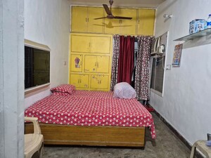 Bedroom in 1.5 BHK Apartment at Mayur Vihar – for Rent