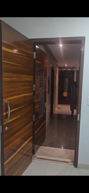 Building Lobby in 2.5 BHK Apartment at Sheth Polaris, Goregaon West – for Rent