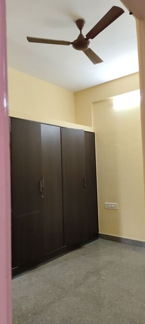 Room in 1 BHK Builder Floor at Halasuru – for Rent