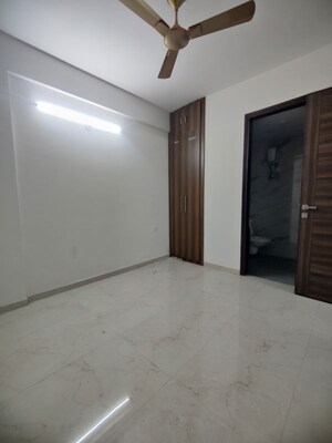 Room in 3.5 BHK Builder Floor at Smart World Gems, Sector 89 – for Rent