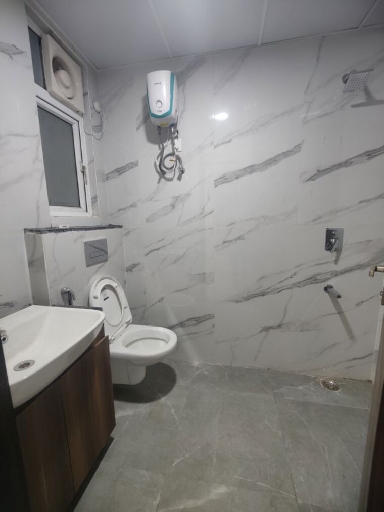 Bathroom, smart-world-gems 3.5 Bedroom 1494 Sq.Ft. Builder Floor In Sector 89 Gurgaon 10350079