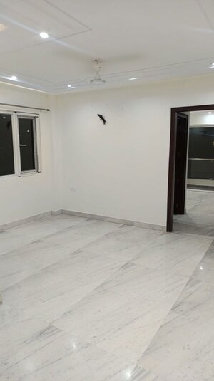 Room in 2 BHK Builder Floor at Patel Nagar – for Rent