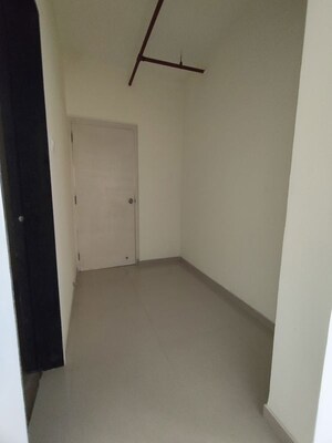 Room in 3 BHK Apartment at Indiabulls Greens, New Panvel – for Rent