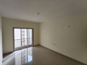 Room in 3 BHK Apartment at Indiabulls Greens, New Panvel – for Rent