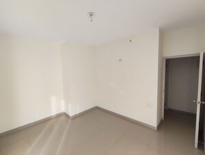 Room in 3 BHK Apartment at Indiabulls Greens, New Panvel – for Rent
