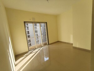 Room in 3 BHK Apartment at Indiabulls Greens, New Panvel – for Rent