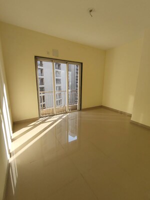 Room in 3 BHK Apartment at Indiabulls Greens, New Panvel – for Rent