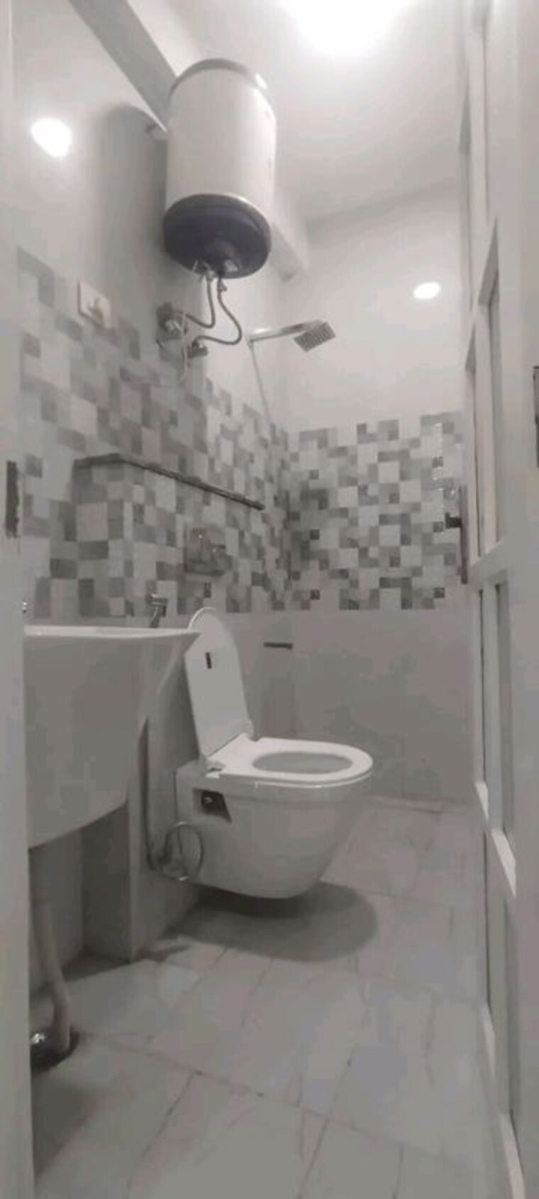 Bathroom, chattarpur 2 Bedroom 1000 Sq.Ft. Builder Floor In Chattarpur Delhi 10350150