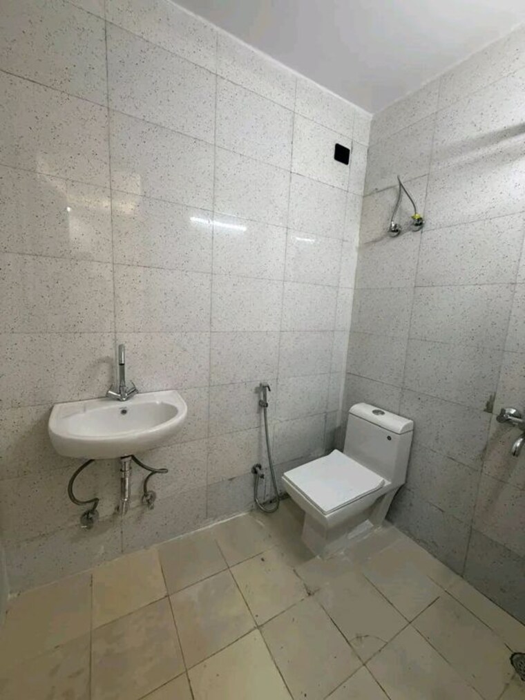 Bathroom, chattarpur 2 Bedroom 1000 Sq.Ft. Builder Floor In Chattarpur Delhi 10350150