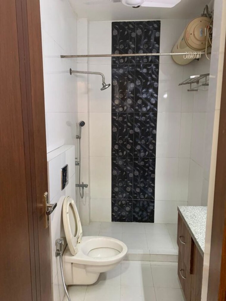 Bathroom, kailash colony 3 Bedroom 2500 Sq.Ft. Builder Floor In Kailash Colony Delhi 10350177