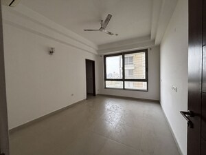 Room in 3 BHK Apartment at Jaypee Imperial Court, Sector 128 – for Rent