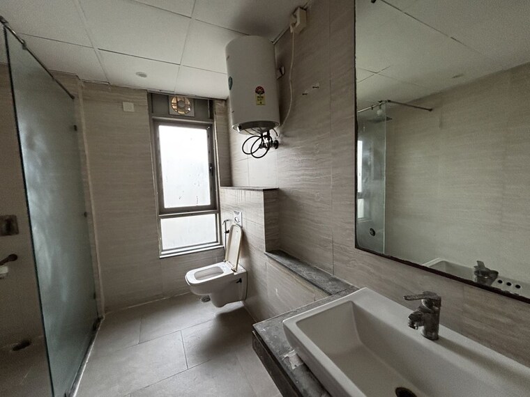 Bathroom, jaypee-imperial-court 3 Bedroom 2600 Sq.Ft. Apartment In Sector 128 Noida 10350184