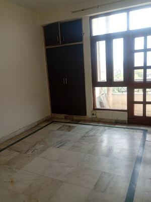 Room in 3 BHK Apartment at Sector 12 Dwarka – for Rent