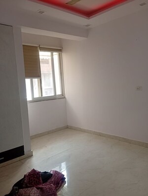 Room in 3 BHK Apartment at Sector 7 Dwarka – for Rent