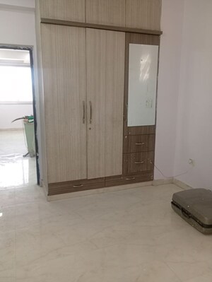 Room in 3 BHK Apartment at Sector 7 Dwarka – for Rent