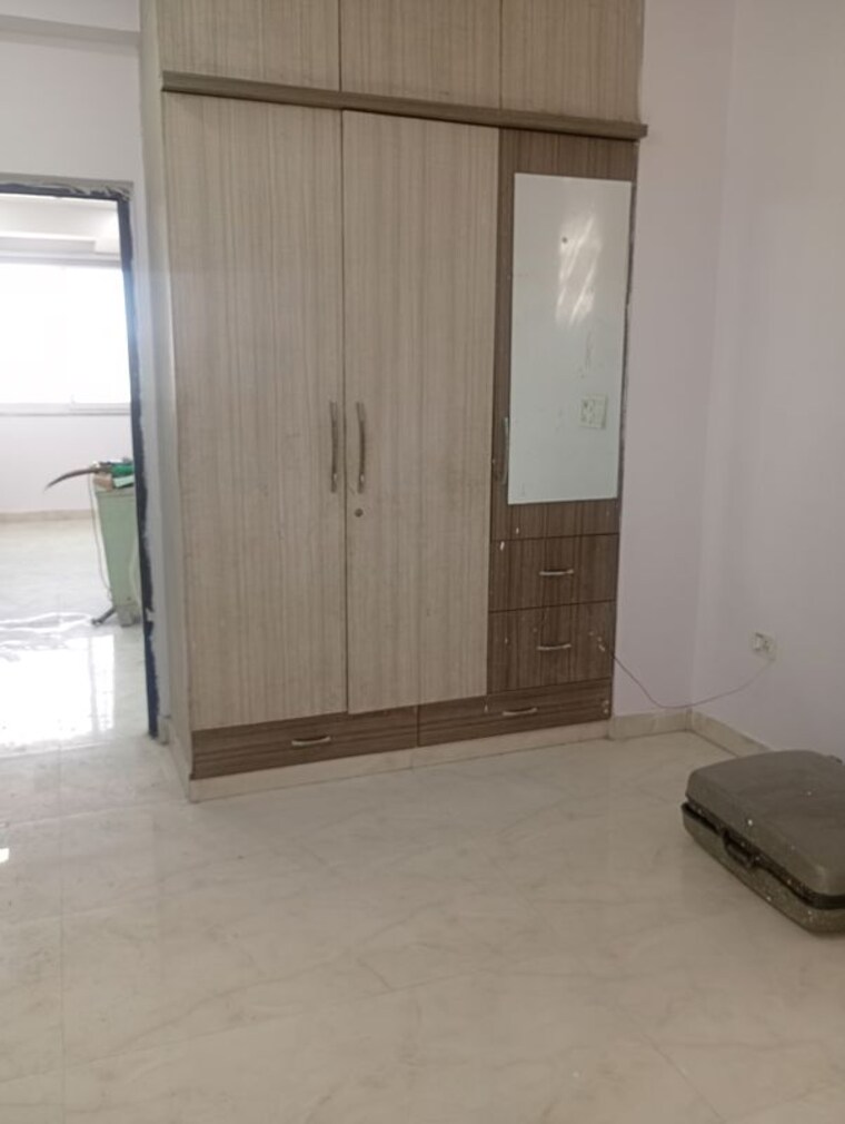 Room, sector 7 dwarka 3 Bedroom 1800 Sq.Ft. Apartment In Sector 7 Dwarka Delhi 10350191