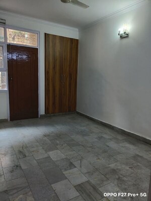 Room in 3 BHK Apartment at Sector 6 Dwarka – for Rent