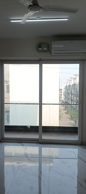 Room in 3.5 BHK Builder Floor at Smart World Gems, Sector 89 – for Rent
