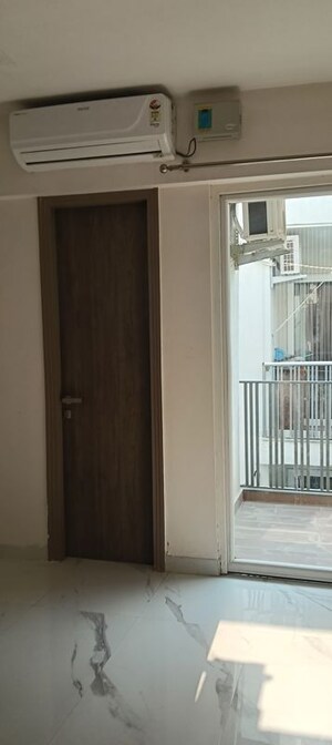 Building Lobby in 3.5 BHK Builder Floor at Smart World Gems, Sector 89 – for Rent
