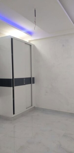 Room in 3 BHK Builder Floor at Indrapuram – for Rent