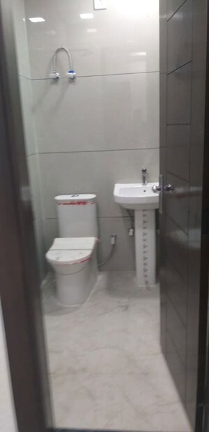 Bathroom in 3 BHK Builder Floor at Indrapuram – for Rent