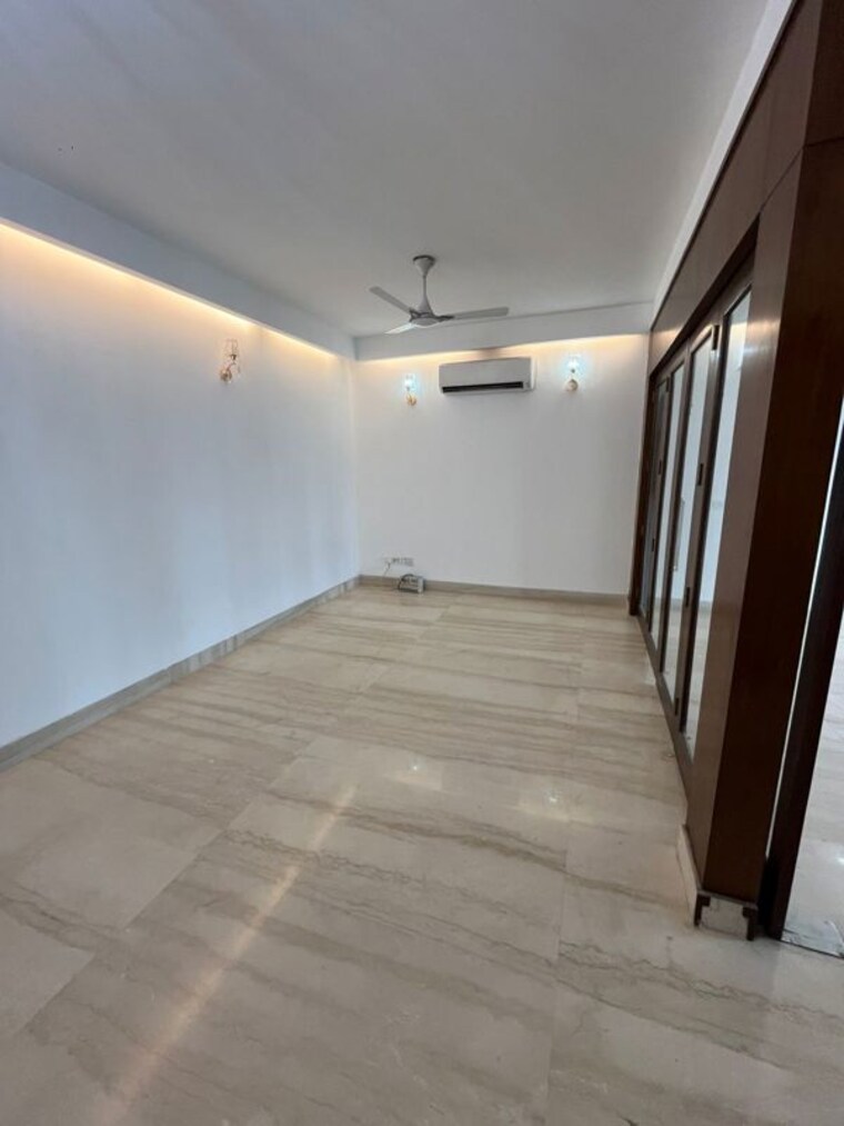 Room, greater kailash i 4 Bedroom 500 Sq.Yd. Builder Floor In Greater Kailash I Delhi 10350282