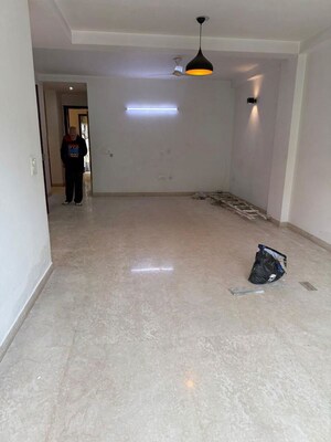 Room in 3 BHK Builder Floor at Saket – for Rent