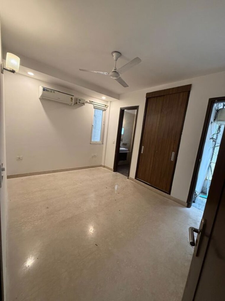 Room, saket 3 Bedroom 200 Sq.Yd. Builder Floor In Saket Delhi 10350285