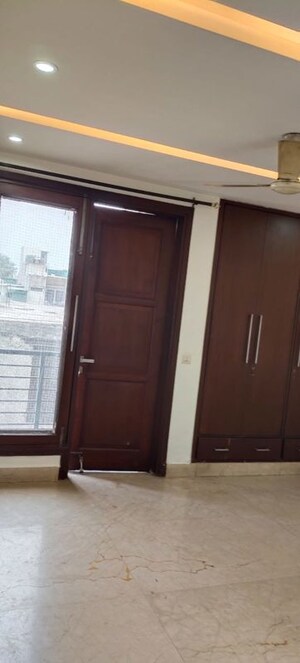 Building Lobby in 3 BHK Builder Floor at Greater Kailash I – for Rent
