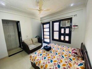 Bedroom in 3 BHK Builder Floor at Sector 40 – for Rent