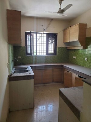 Kitchen in 3 BHK Builder Floor at Sector 40 – for Rent