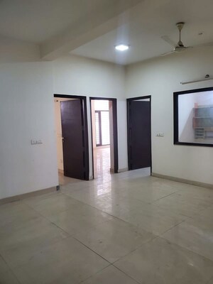 Room in 3 BHK Builder Floor at Sector 40 – for Rent