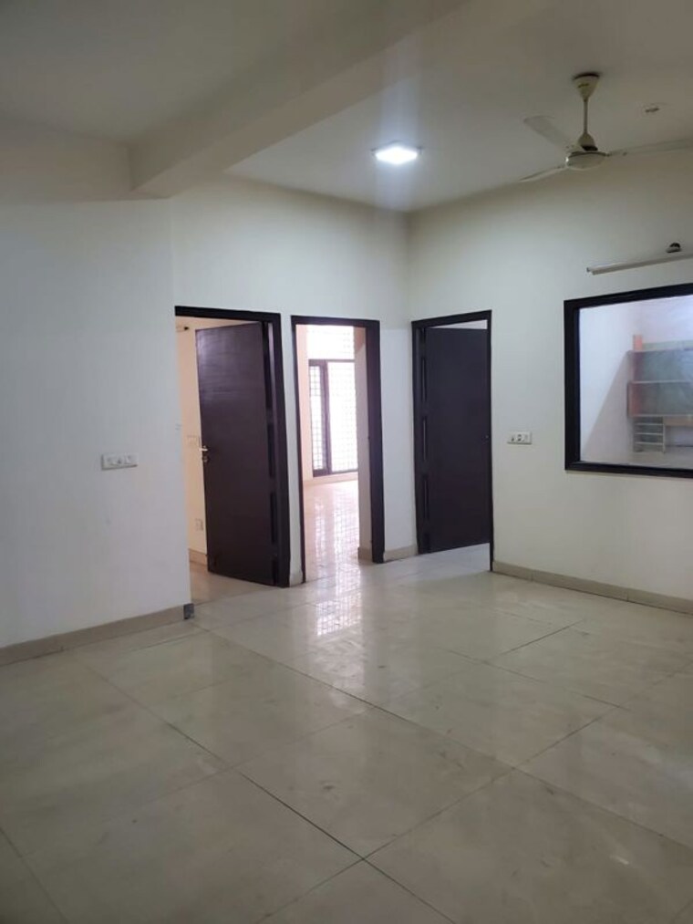 Room, sector 40 3 Bedroom 2000 Sq.Ft. Builder Floor In Sector 40 Gurgaon 10350301