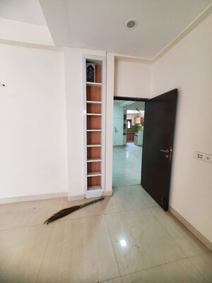 Room in 3 BHK Builder Floor at Sector 40 – for Rent
