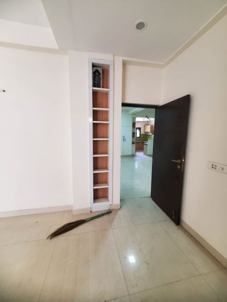 Room, sector 40 3 Bedroom 2000 Sq.Ft. Builder Floor In Sector 40 Gurgaon 10350301