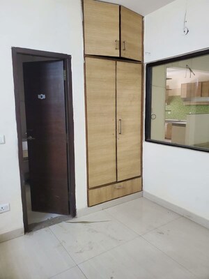 Room in 3 BHK Builder Floor at Sector 40 – for Rent