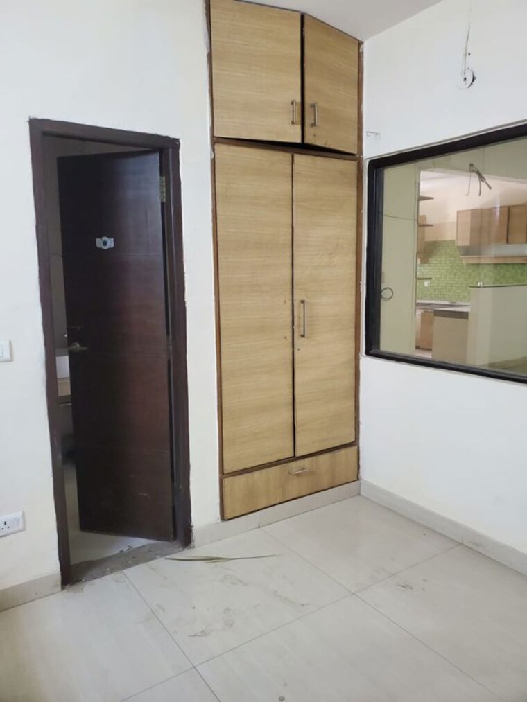 Room, sector 40 3 Bedroom 2000 Sq.Ft. Builder Floor In Sector 40 Gurgaon 10350301