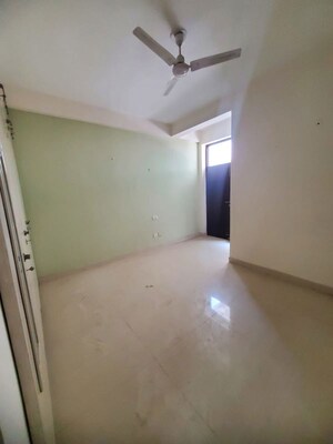 Building Lobby in 3 BHK Builder Floor at Sector 40 – for Rent