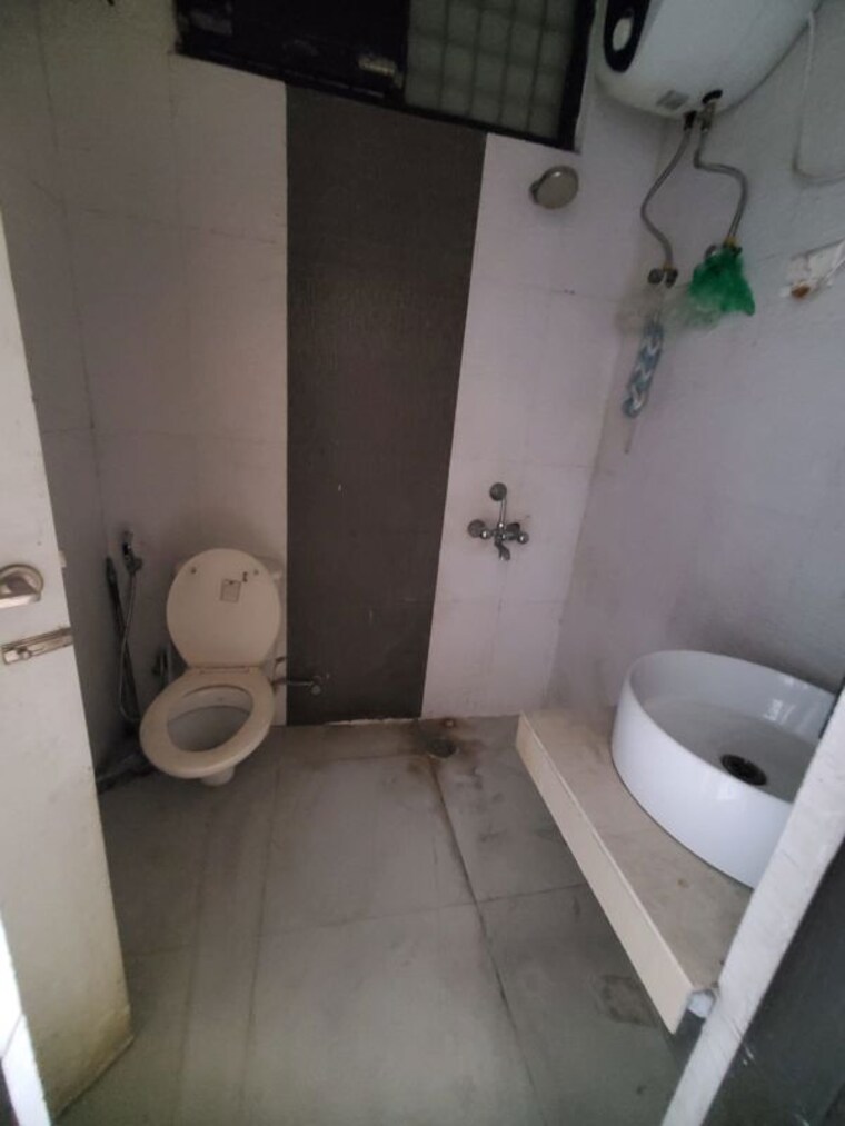 Bathroom, sector 40 3 Bedroom 2000 Sq.Ft. Builder Floor In Sector 40 Gurgaon 10350301
