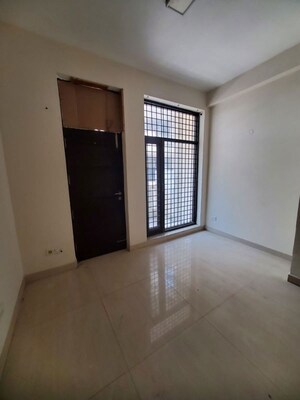 Room in 3 BHK Builder Floor at Sector 40 – for Rent