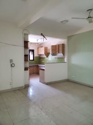 Room in 3 BHK Builder Floor at Sector 40 – for Rent