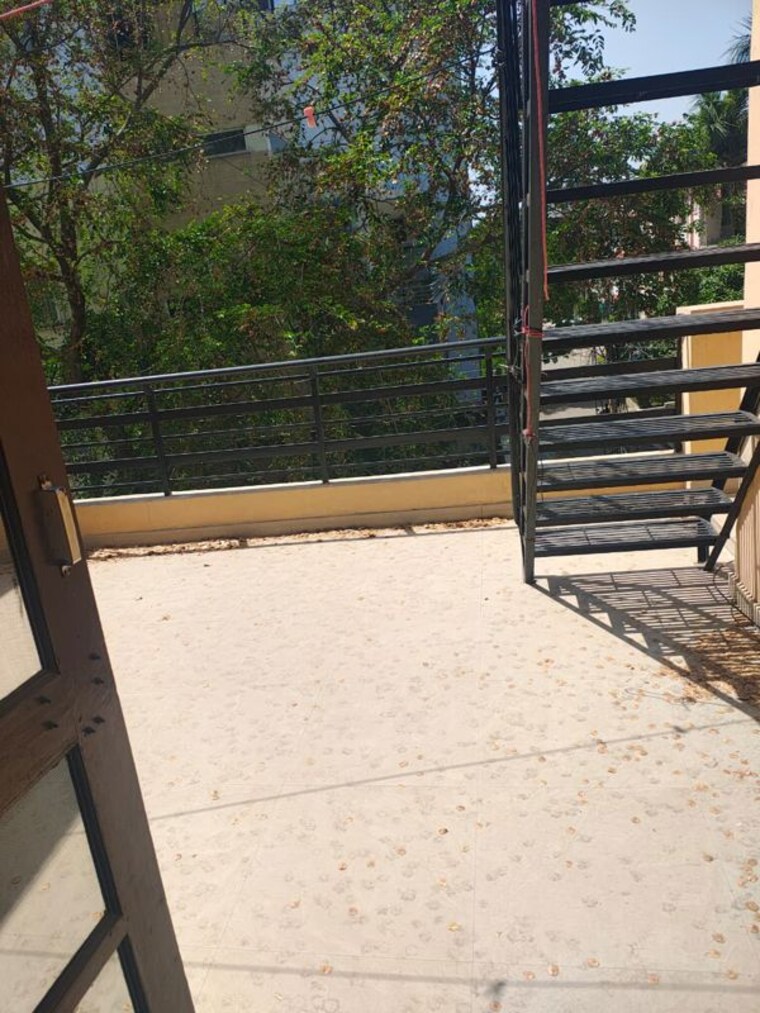 Balcony, sector 40 3 Bedroom 1800 Sq.Ft. Builder Floor In Sector 40 Gurgaon 10350321