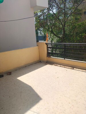 Balcony in 3 BHK Builder Floor at Sector 40 – for Rent