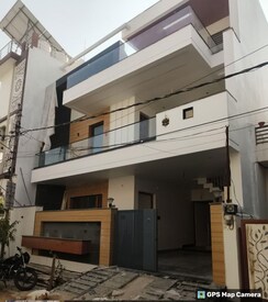 3.5 BHK + Servant Room Apartment For Rent in Unitech South City