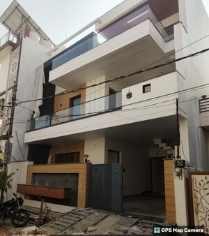 3.5 BHK Apartment For Rent in Unitech South City, South City