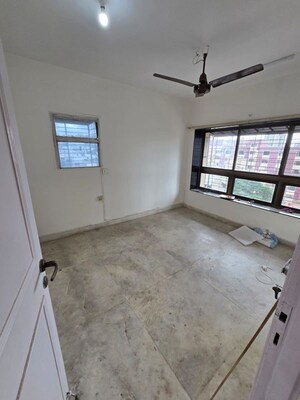 Room in 3.5 BHK Apartment at Duplex Heights, Andheri West – for Rent