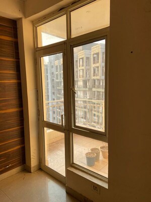 Room in 3 BHK Apartment at Supertech Ecovillage I, Sector 1 Greater Noida – for Rent