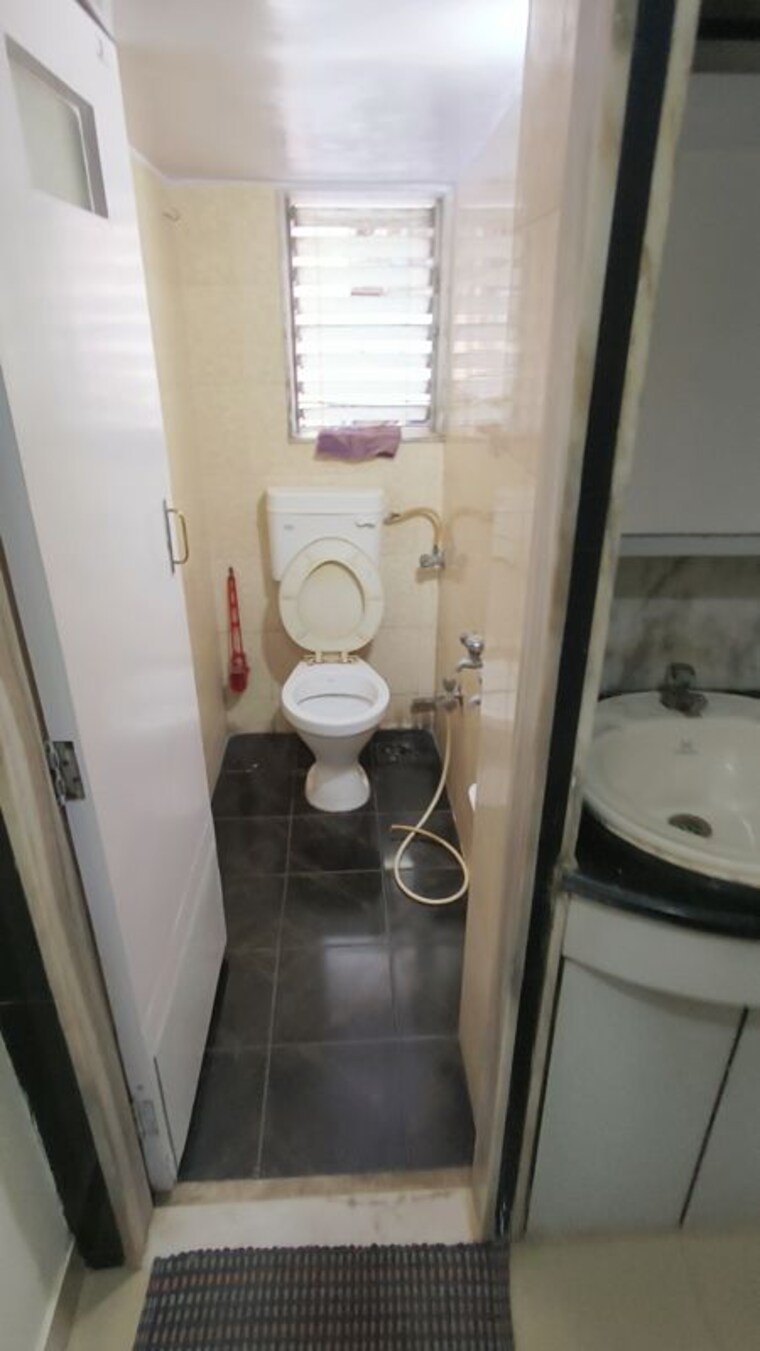 Bathroom, mahadev-darshan 1 Bedroom 560 Sq.Ft. Apartment In Andheri East Mumbai 10350384