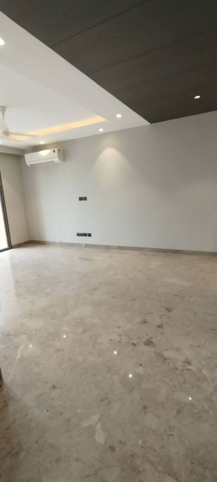 Room, sector 14 3 Bedroom 300 Sq.Ft. Builder Floor In Sector 14 Gurgaon 10350407